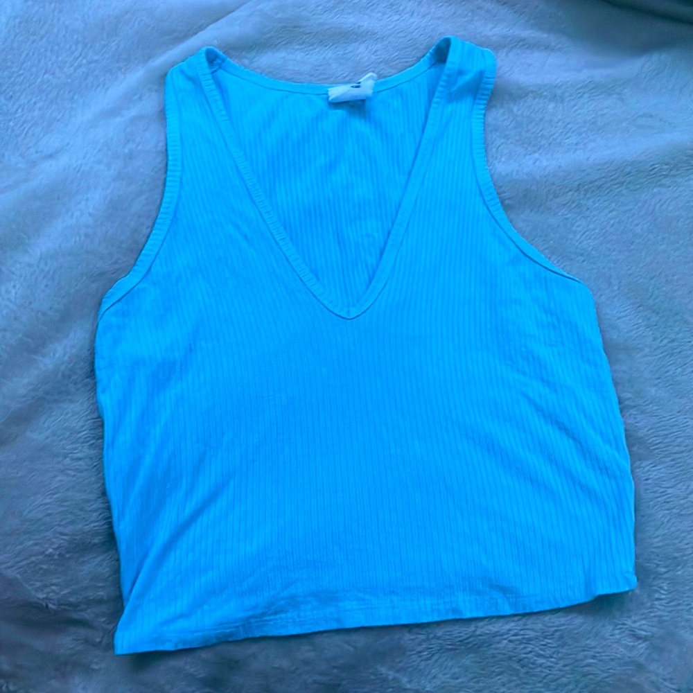Cute tilly top to go with white cargo pants or anything baggy. low v neck